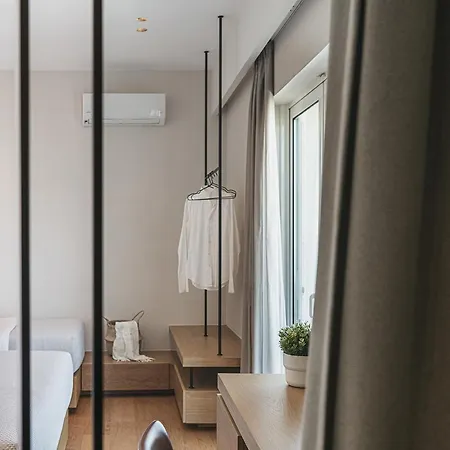 Готель Theofilos