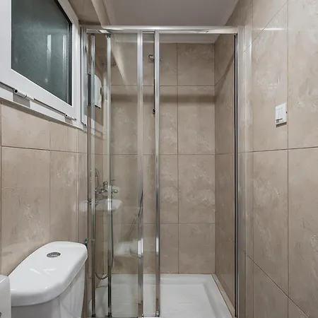 Theofilos Hotell *