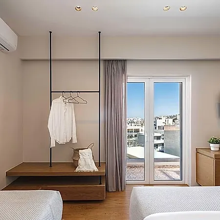 Theofilos Hotell *