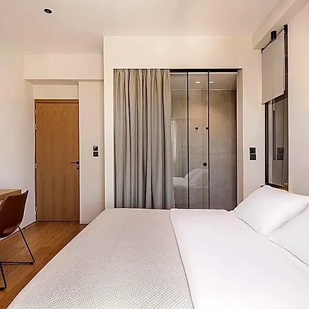 Theofilos Hotell *