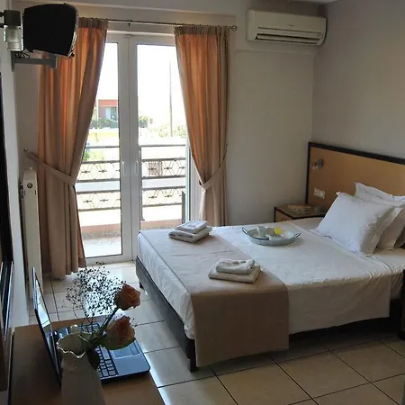 Theofilos Hotell *